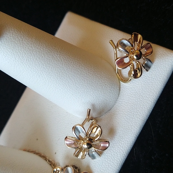 Mother's Day rose gold necklace earrings and ring set - Picture 5 of 6